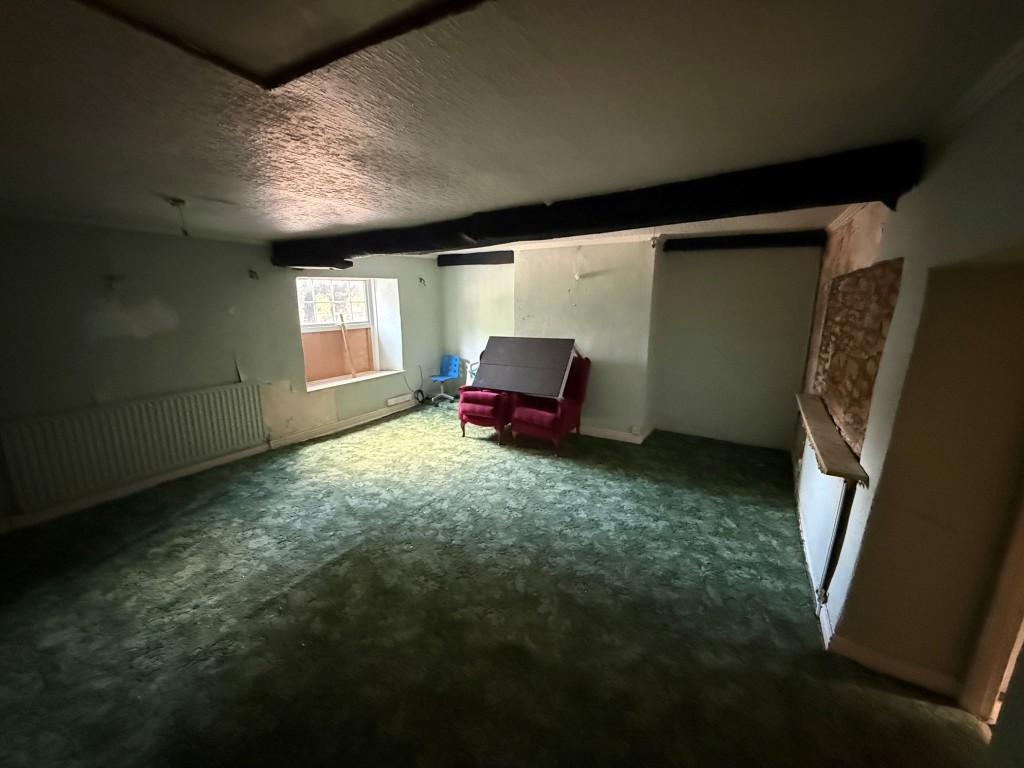Lot: 15 - TOWN CENTRE PROPERTY WITH CONSENT FOR THREE DWELLINGS - First floor room with fireplace
